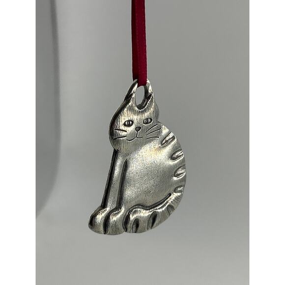 Danforth Pewter Barn Cat Ornament Handcrafted Pewter Cat Made in USA - Picture 4 of 4